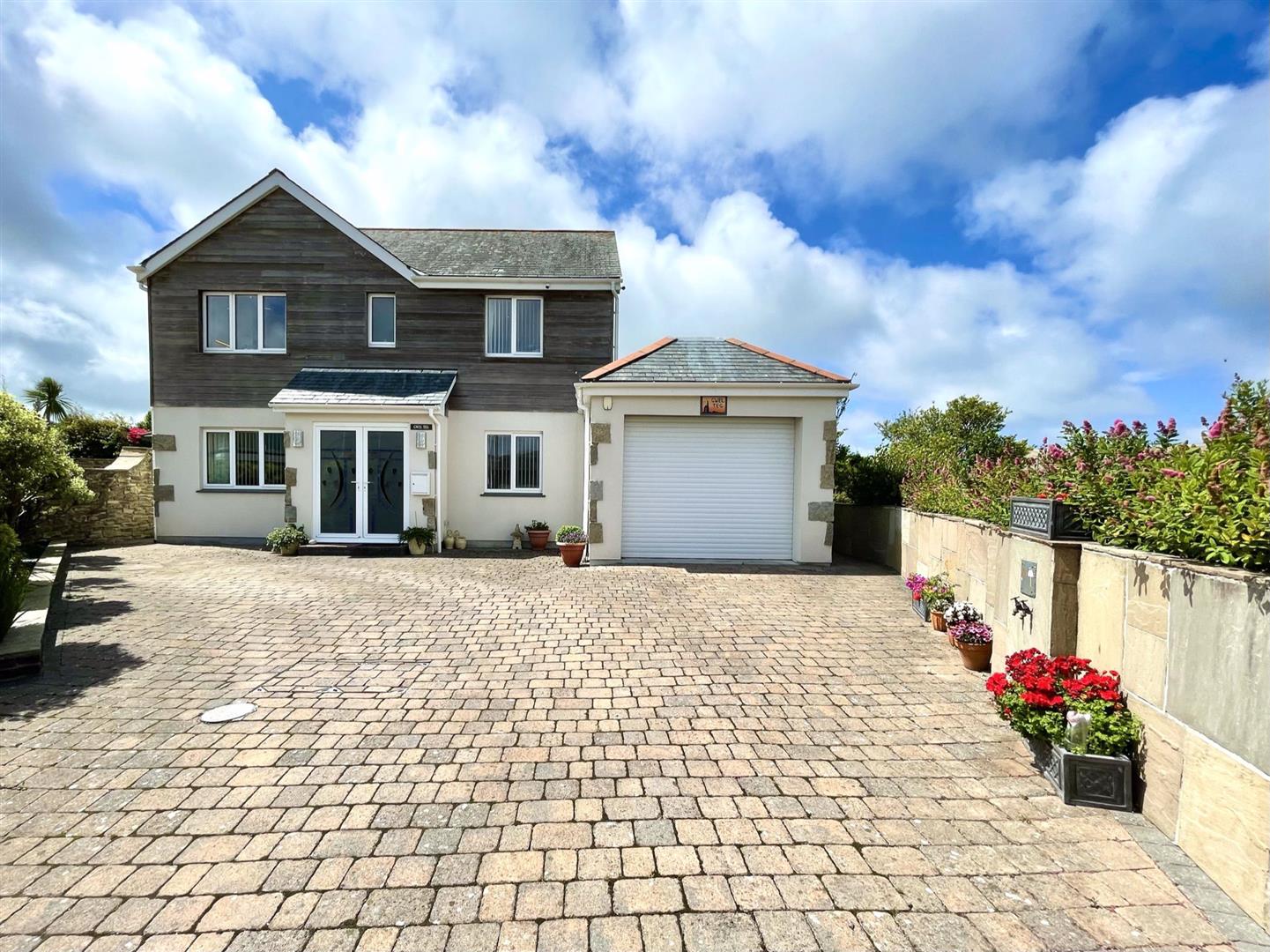 3 bed property in Tram Cross Lane, Redruth
